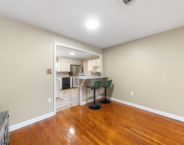 1105 Thomas Avenue - Photo Thumbnail 4