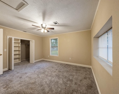 1105 Thomas Avenue - Photo Thumbnail 13
