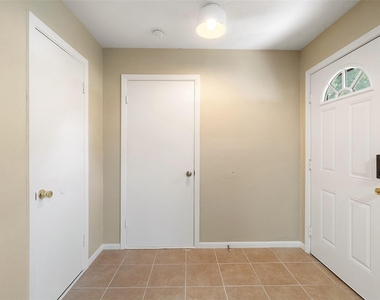 1105 Thomas Avenue - Photo Thumbnail 13