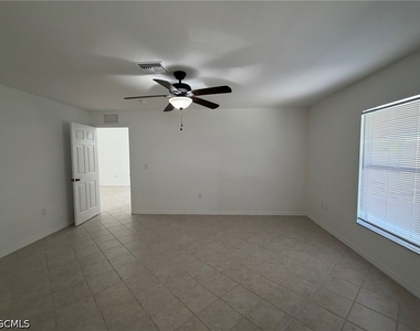 1424 Ne 13th Place - Photo Thumbnail 16