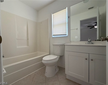 1424 Ne 13th Place - Photo Thumbnail 14