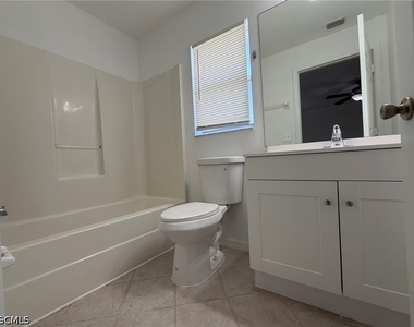 1424 Ne 13th Place - Photo Thumbnail 17