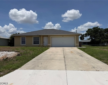 1424 Ne 13th Place - Photo Thumbnail 2
