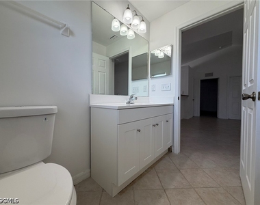 1424 Ne 13th Place - Photo Thumbnail 23