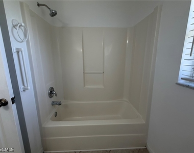 1424 Ne 13th Place - Photo Thumbnail 22