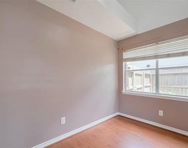 1103 Cheyenne Meadows Drive - Photo Thumbnail 13