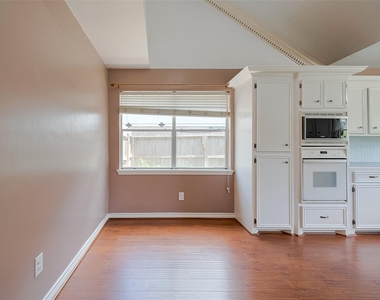 1103 Cheyenne Meadows Drive - Photo Thumbnail 11