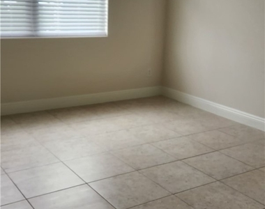 2231 Ne 1st Terrace - Photo Thumbnail 7