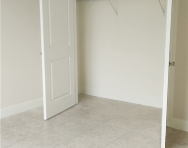 2231 Ne 1st Terrace - Photo Thumbnail 18