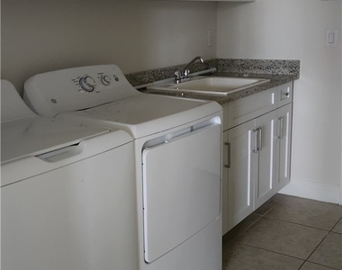 2231 Ne 1st Terrace - Photo Thumbnail 16