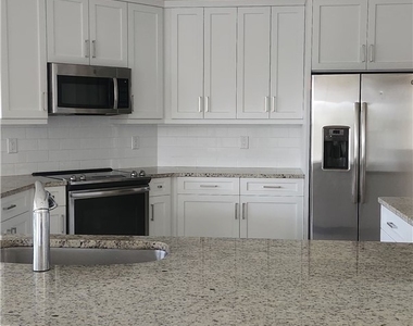 2231 Ne 1st Terrace - Photo Thumbnail 4