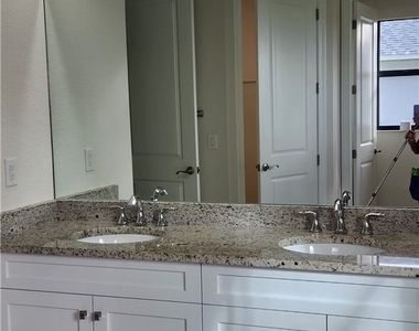 2231 Ne 1st Terrace - Photo Thumbnail 12