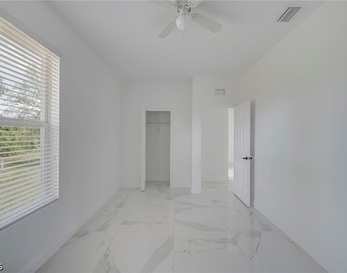 3306 56th Street W - Photo Thumbnail 8