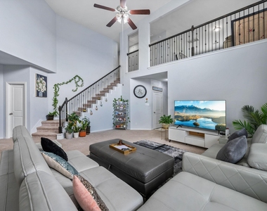 8831 W Crescent Lake Circle - Photo Thumbnail 5