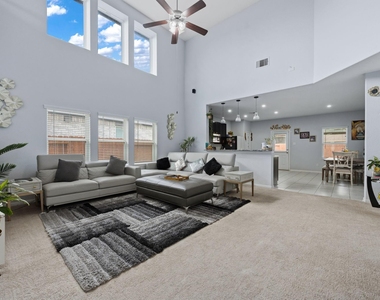 8831 W Crescent Lake Circle - Photo Thumbnail 7
