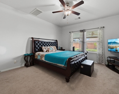 8831 W Crescent Lake Circle - Photo Thumbnail 12
