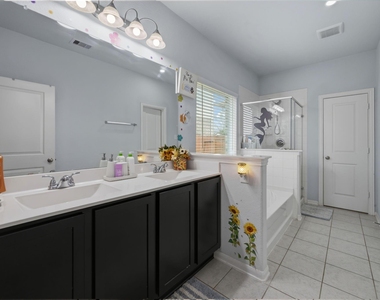 8831 W Crescent Lake Circle - Photo Thumbnail 14