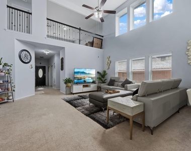 8831 W Crescent Lake Circle - Photo Thumbnail 4