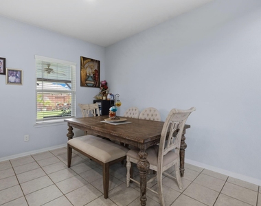 8831 W Crescent Lake Circle - Photo Thumbnail 11