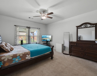 8831 W Crescent Lake Circle - Photo Thumbnail 13