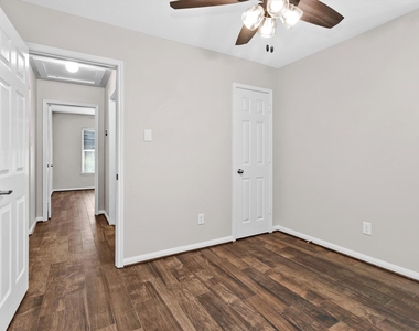 30822 W Lost Creek Boulevard - Photo Thumbnail 5