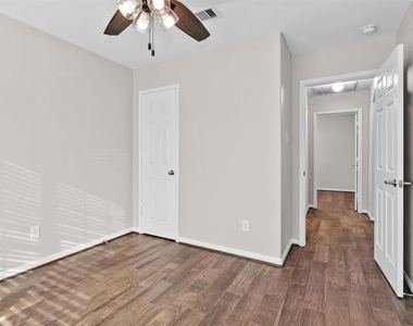 30822 W Lost Creek Boulevard - Photo Thumbnail 3