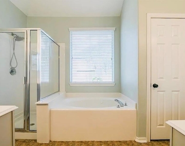 26 Jewelsford Drive - Photo Thumbnail 13