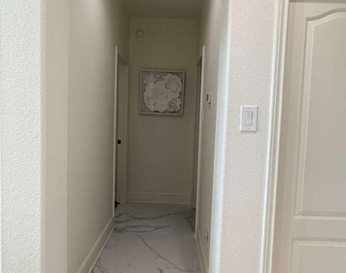 17519 Murrayfield Court - Photo Thumbnail 14