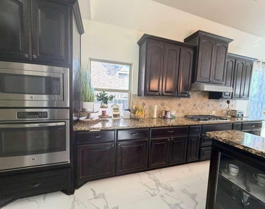 17519 Murrayfield Court - Photo Thumbnail 8