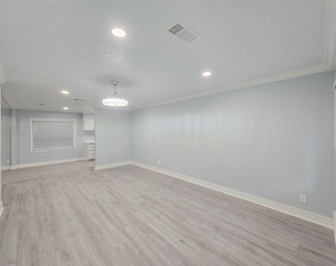 7007 Bellaire Boulevard - Photo Thumbnail 1