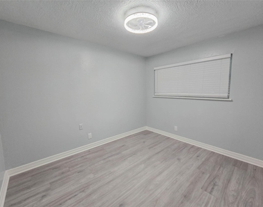 7007 Bellaire Boulevard - Photo Thumbnail 11