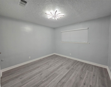 7007 Bellaire Boulevard - Photo Thumbnail 14