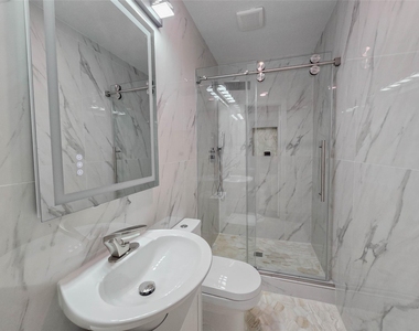 7007 Bellaire Boulevard - Photo Thumbnail 19