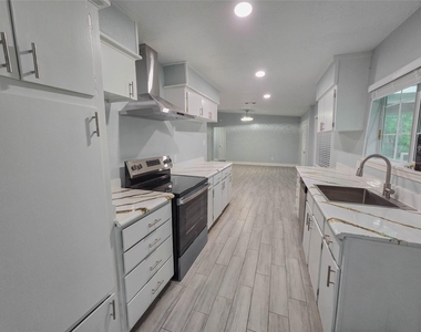 7007 Bellaire Boulevard - Photo Thumbnail 7