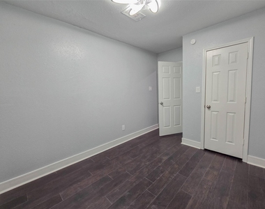 7007 Bellaire Boulevard - Photo Thumbnail 21