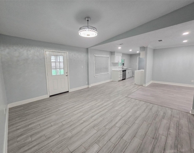 7007 Bellaire Boulevard - Photo Thumbnail 5