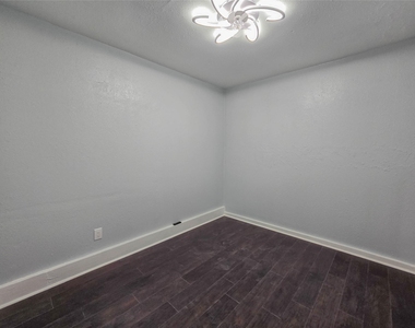 7007 Bellaire Boulevard - Photo Thumbnail 20