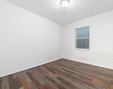 2826 Painted Sunrise Trail - Photo Thumbnail 15