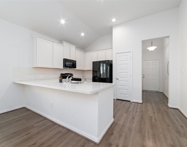 2826 Painted Sunrise Trail - Photo Thumbnail 6