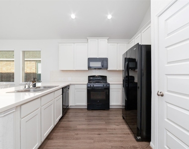 2826 Painted Sunrise Trail - Photo Thumbnail 7