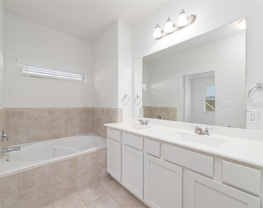 2826 Painted Sunrise Trail - Photo Thumbnail 17