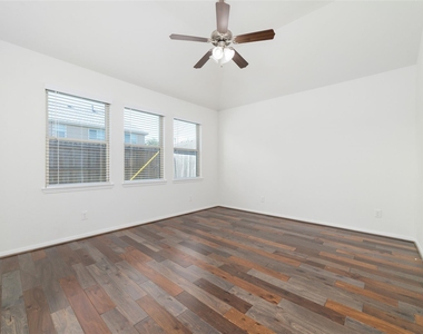 2826 Painted Sunrise Trail - Photo Thumbnail 5