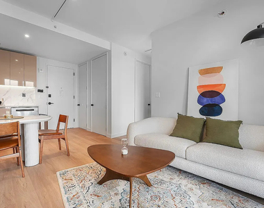 16 West Street - Photo Thumbnail 4