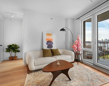 16 West Street - Photo Thumbnail 1
