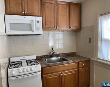 130 Hazelton - Photo Thumbnail 4