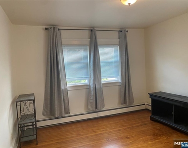 130 Hazelton - Photo Thumbnail 6