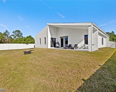 840 Carpenter Street E - Photo Thumbnail 13