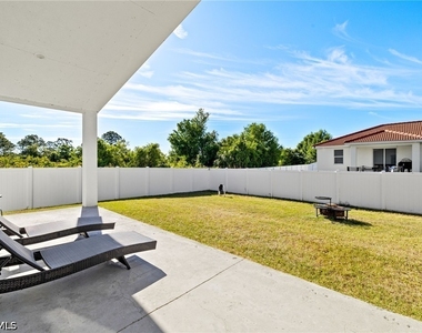 840 Carpenter Street E - Photo Thumbnail 11