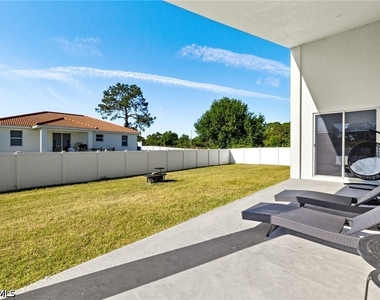840 Carpenter Street E - Photo Thumbnail 12