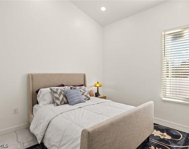 840 Carpenter Street E - Photo Thumbnail 5